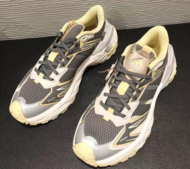 Adidas · Style 007