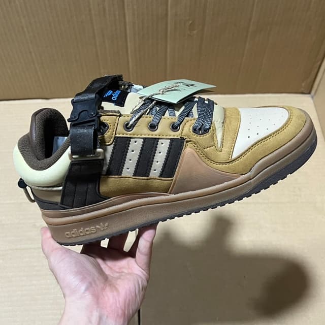 Adidas · Style 070