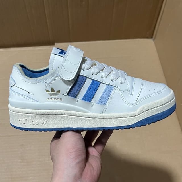 Adidas · Style 073