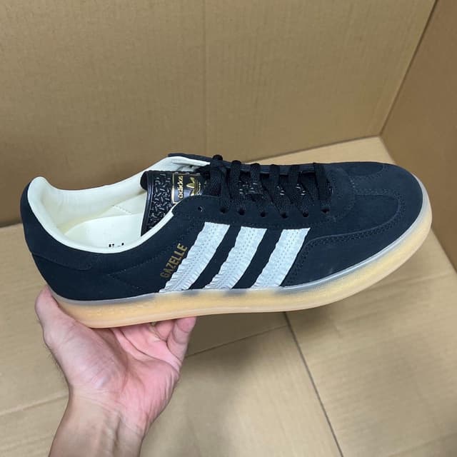 Adidas · Style 079