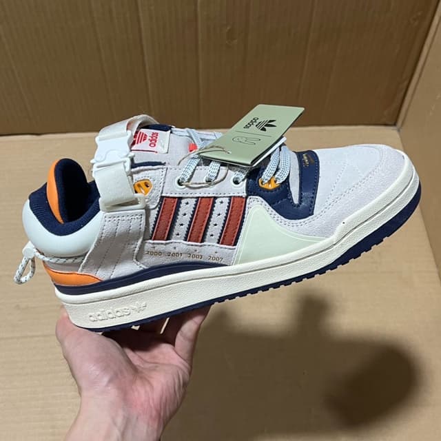 Adidas · Style 082