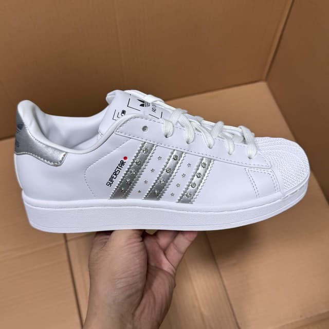Adidas · Style 090