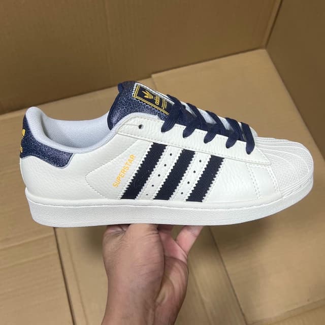 Adidas · Style 100