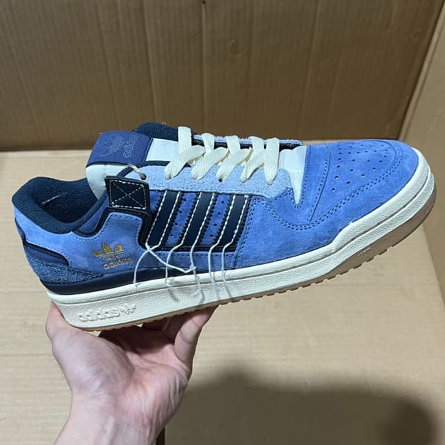 Adidas · Style 125