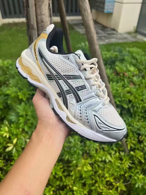 Asics · Style 027