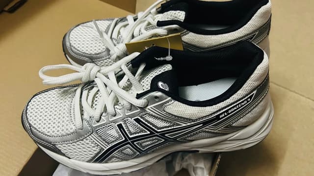Asics · Style 042