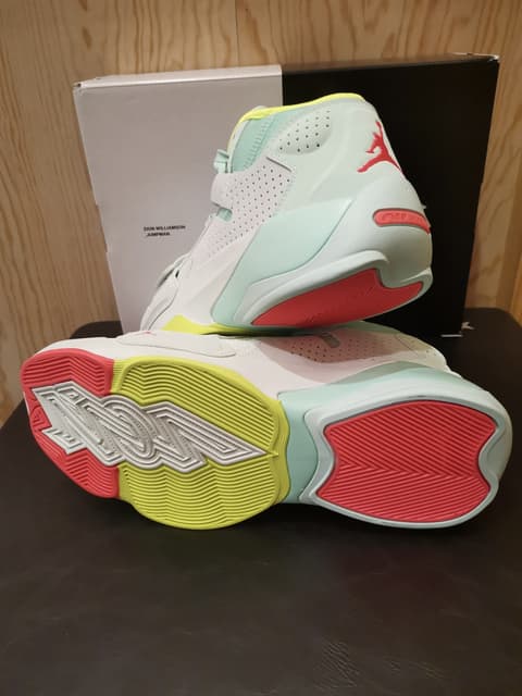 Jordan · Style 090