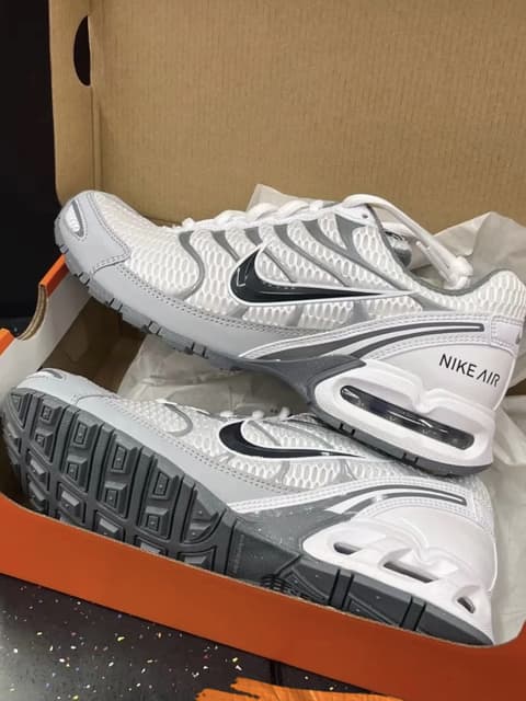Nike · Style 049