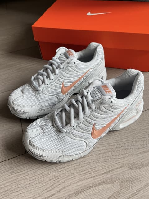 Nike · Style 051